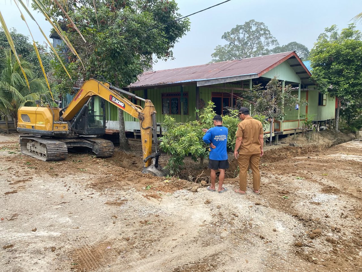 MONITORING PEMBUATAN DRAINASE DI DESA GEMAR BARU