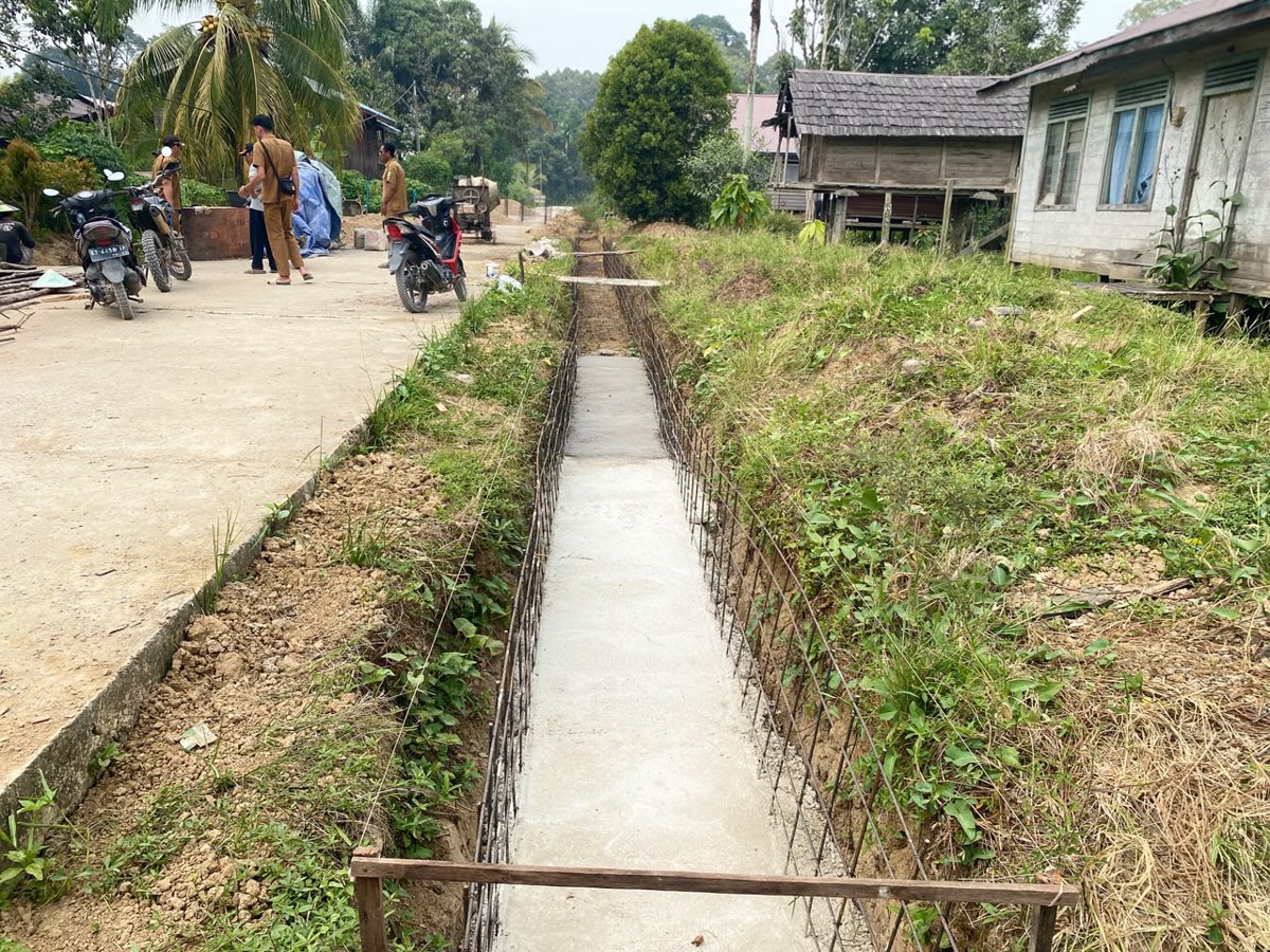 MONITORING PEMBUATAN DRAINASE DI DESA GEMAR BARU