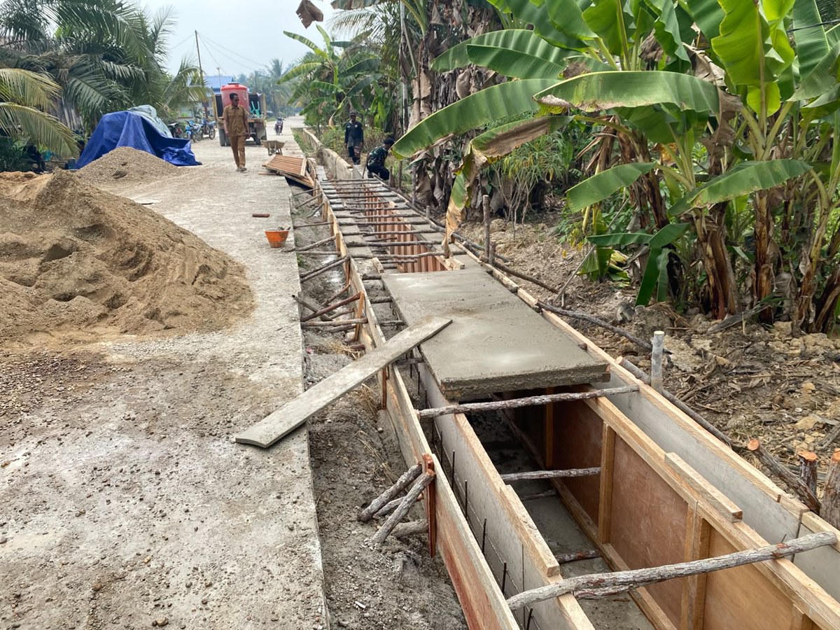 MONITORING PEMBUATAN DRAINASE DI DESA GEMAR BARU