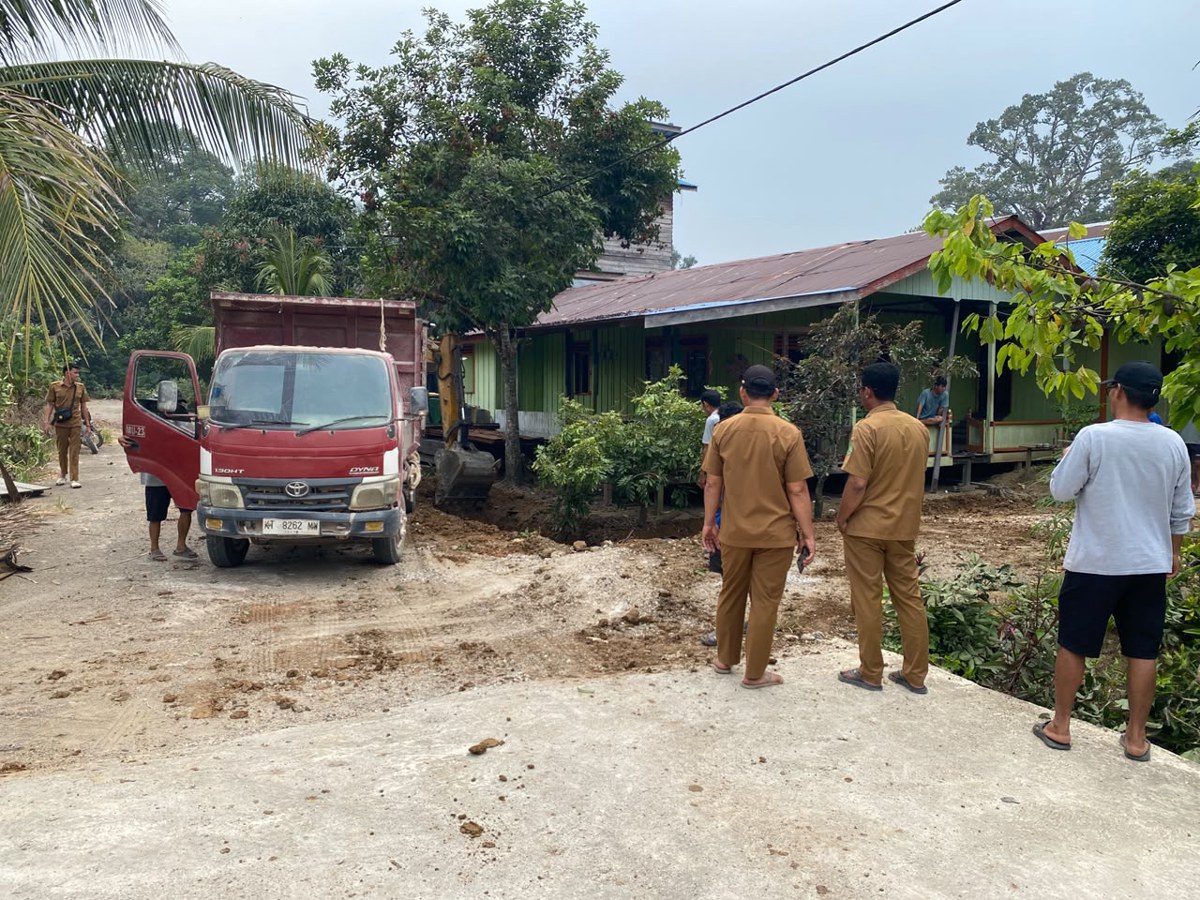 MONITORING PEMBUATAN DRAINASE DI DESA GEMAR BARU