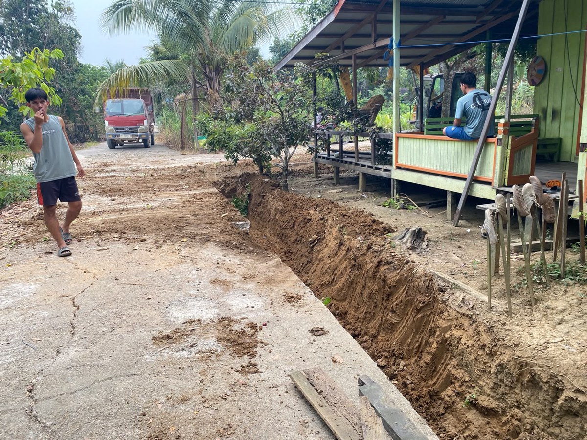 MONITORING PEMBUATAN DRAINASE DI DESA GEMAR BARU